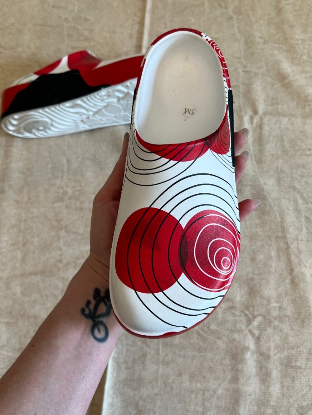 UIN slip on clogs